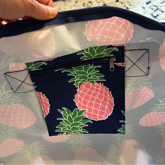 Simply Southern large beach/travel bag- navy and pink pineapple EUC - Picture 9 of 14